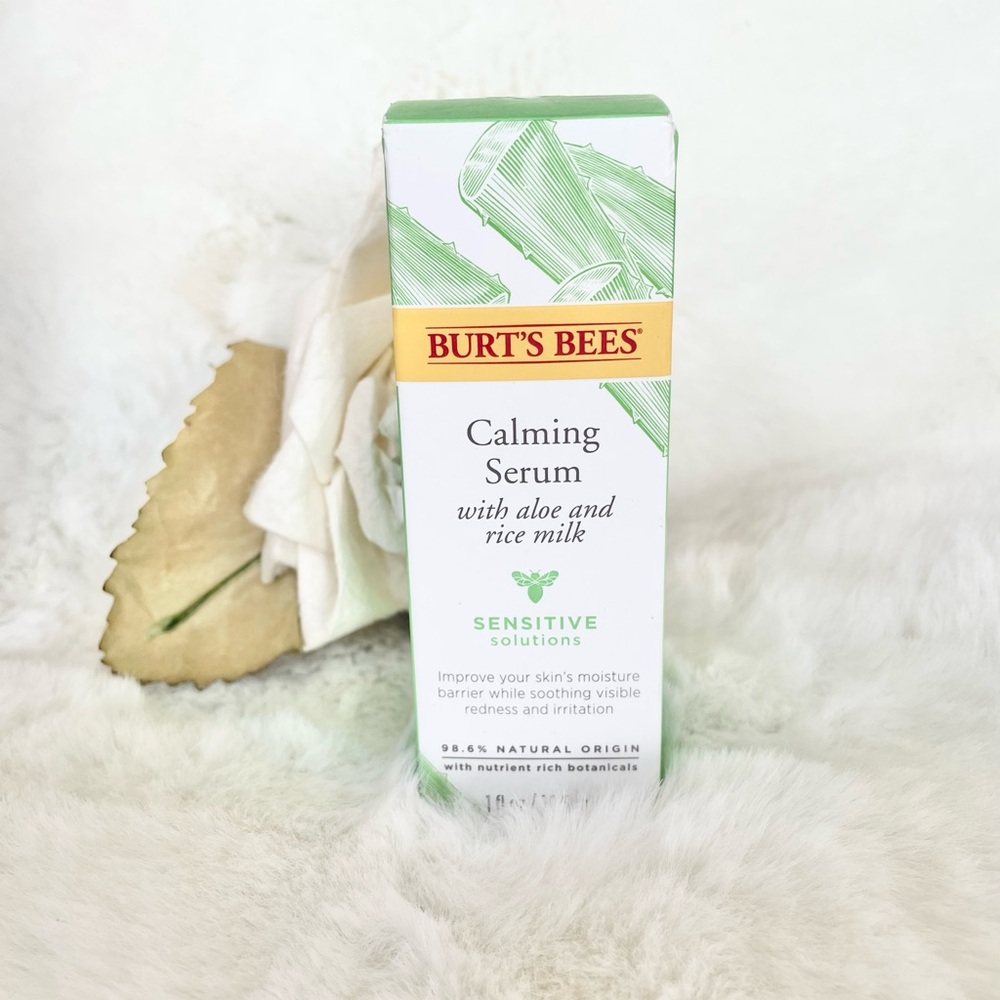 New with tags BURTS BEES CALMING SERUM with Aloe & Rice milk Sensitive Solutions